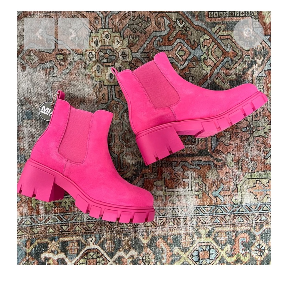 NWT MIA Pink Lug Boots